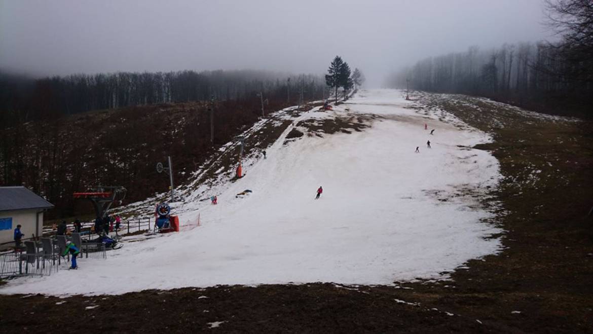 Od 7.1.2018 je prevádzka vlekov prerušená až do zlepšenia snehových podmienok.