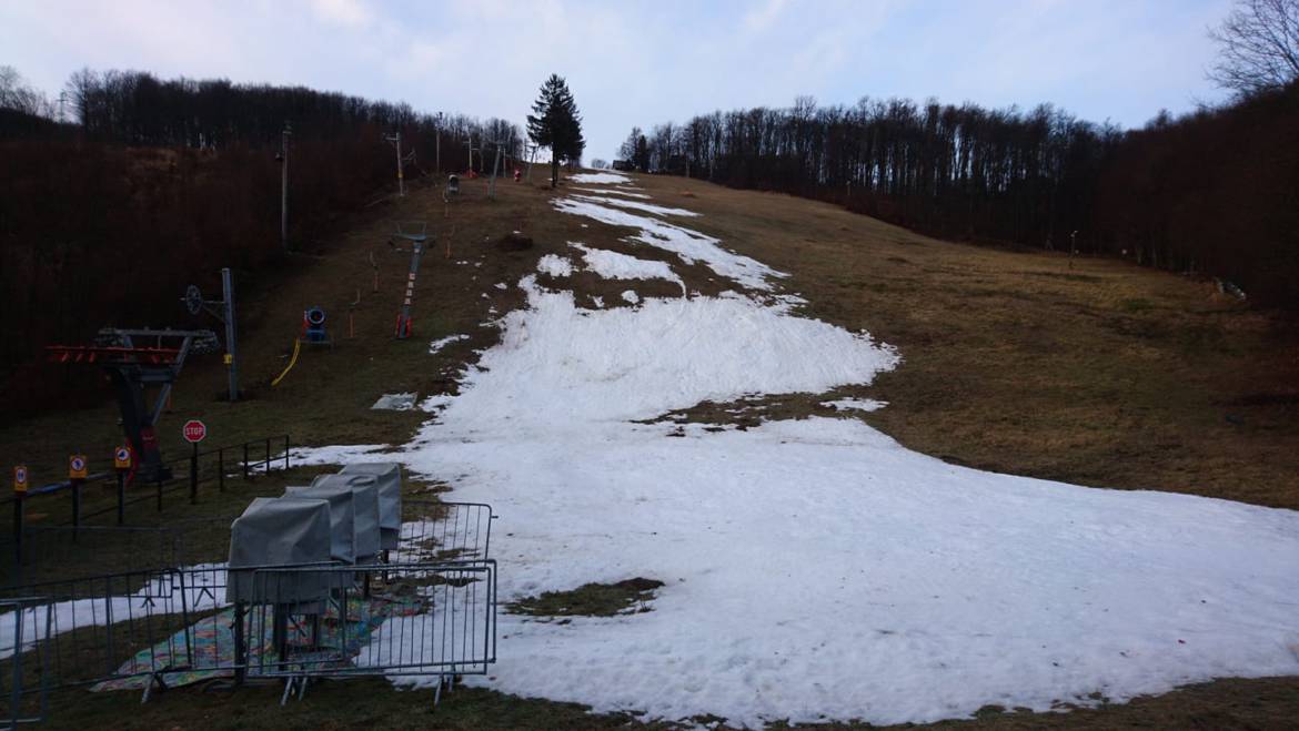 Prevádzka vlekov je prerušená až do odvolania.