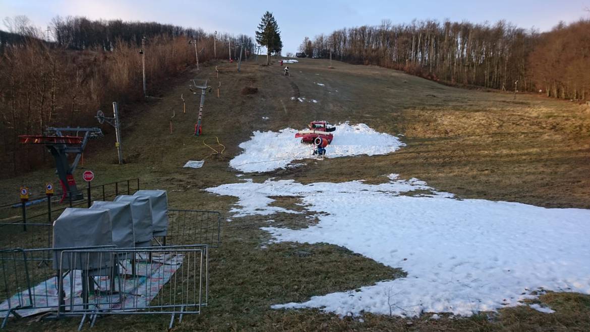 Prevádzka vlekov je prerušená až do odvolania.