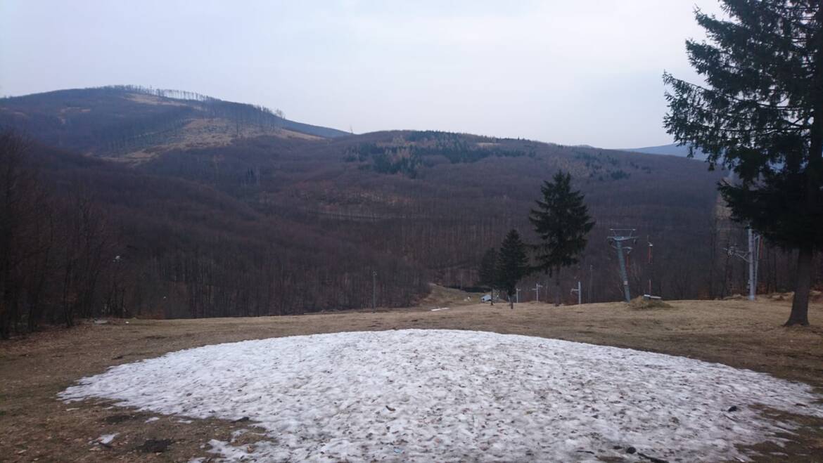 There are still remnants of technical snow on the piste.