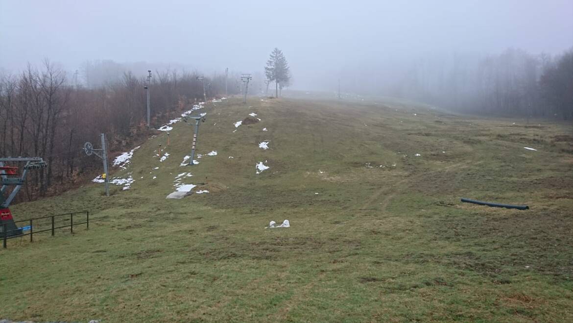 After the night rain, only remnants of snow remained.