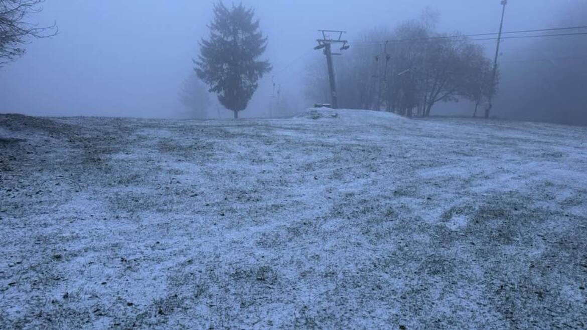 The first snow of this winter season has fallen.